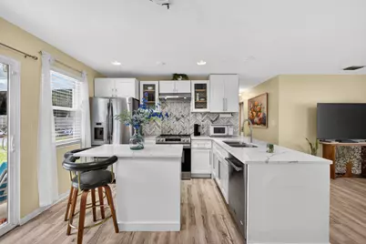 140 W 31st Court, Riviera Beach, FL 33404 - Photo 8
