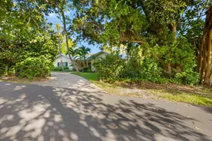 24 N Via Lucindia, Sewalls Point, FL 34996 - Photo 2