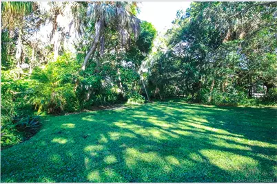 22 N Via Lucindia, Sewalls Point, FL 34996 - Photo 2