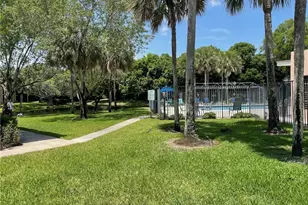235 Lakeview Dr, Weston, FL 33326 - Photo 28