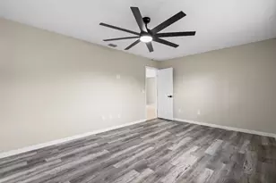 581 SE Crescent Ave, Port Saint Lucie, FL 34984 - Photo 18
