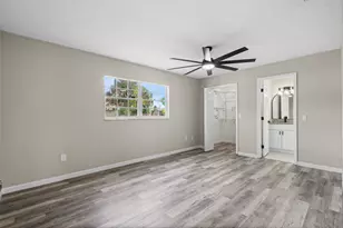 581 SE Crescent Ave, Port Saint Lucie, FL 34984 - Photo 16