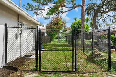 581 SE Crescent Avenue, Port Saint Lucie, FL 34984 - Photo 8