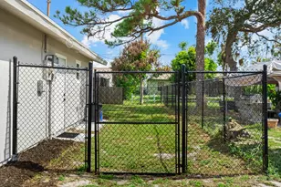 581 SE Crescent Ave, Port Saint Lucie, FL 34984 - Photo 8