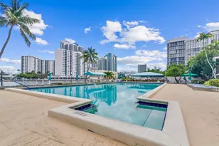 800 Parkview Dr, Hallandale, FL 33009 - Photo 24