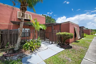 1517 Fairway Road, Pembroke Pines, FL 33026 - Photo 2