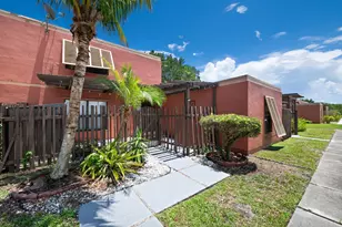 1517 Fairway Rd, Pembroke Pines, FL 33026 - Photo 2