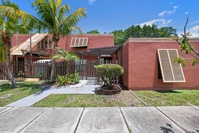 1517 Fairway Road, Pembroke Pines, FL 33026 - Photo 2