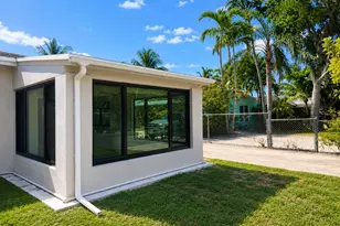 1724 NE 17th St, Fort Lauderdale, FL 33305 - Photo 2