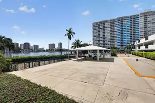 2780 NE 183rd St, Aventura, FL 33160 - Photo 2