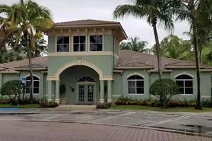350 Crestwood Cir, Royal Palm Beach, FL 33411 - Photo 2