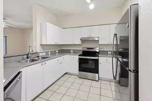 350 Crestwood Cir, Royal Palm Beach, FL 33411 - Photo 4