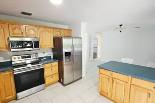 911 Burch Dr, West Palm Beach, FL 33415 - Photo 10