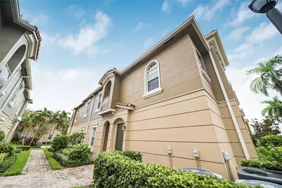 5754 Hampton Hills Boulevard #5754, Tamarac, FL 33321 - Photo 2