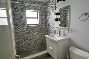 824 NE 4th St, Fort Lauderdale, FL 33301 - Photo 2