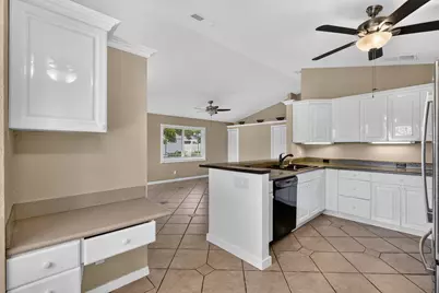 166 Raintree, Jupiter, FL 33458 - Photo 4