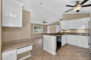 166 Raintree, Jupiter, FL 33458 - Photo 4