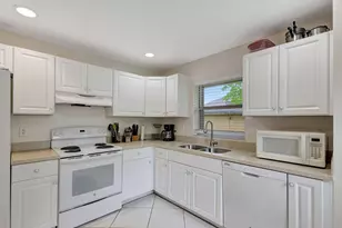 13810 Yarmouth Dr, Wellington, FL 33414 - Photo 14