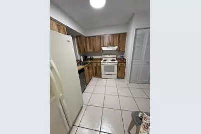 7210 Lake Cir Drive, Margate, FL 33063 - Photo 6
