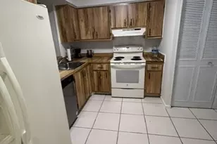 7210 Lake Cir Dr, Margate, FL 33063 - Photo 6