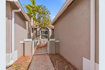 2920 E Aragon Boulevard #3, Sunrise, FL 33313 - Photo 2