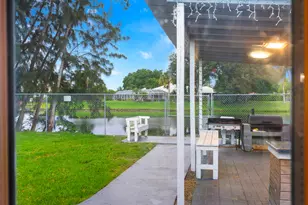 735 Hibiscus Dr, Royal Palm Beach, FL 33411 - Photo 12