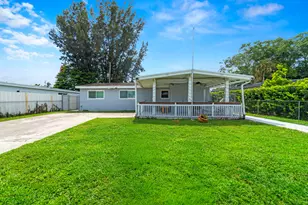 735 Hibiscus Dr, Royal Palm Beach, FL 33411 - Photo 1
