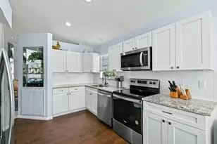 252 Legendary Cir, Palm Beach Gardens, FL 33418 - Photo 8
