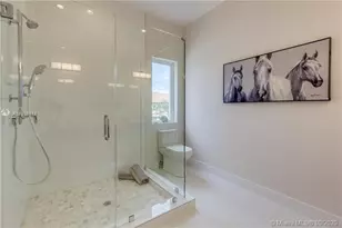 684 NE 43rd St, Oakland Park, FL 33334 - Photo 16