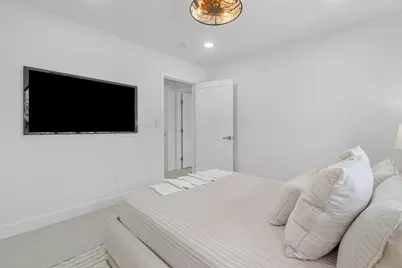 2708 NE 1st Avenue, Wilton Manors, FL 33334 - Photo 36