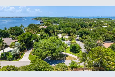 15 W High Point Road, Sewalls Point, FL 34996 - Photo 2