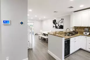 754 NW 208th Dr, Pembroke Pines, FL 33029 - Photo 2