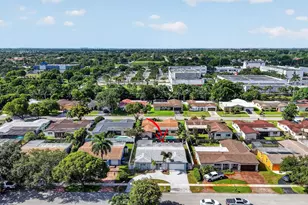 9120 SW 55th Ct, Cooper City, FL 33328 - Photo 4