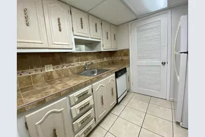 301 Croton Avenue #407, Lantana, FL 33462 - Photo 4