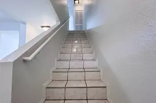 519 W 68th St, Hialeah, FL 33014 - Photo 8
