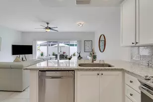 73 Laurel Oaks Cir, Jupiter, FL 33469 - Photo 6