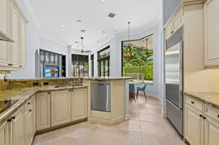 10800 Blue Palm St, Plantation, FL 33324 - Photo 14