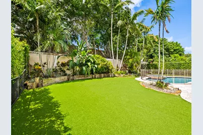 10800 Blue Palm Street, Plantation, FL 33324 - Photo 4
