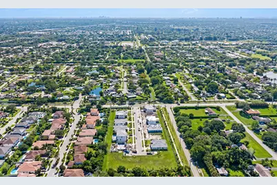 13044 Davie Oaks Drive, Davie, FL 33325 - Photo 8