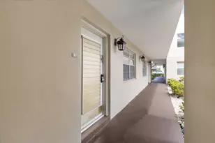 52 Burgundy B, Delray Beach, FL 33484 - Photo 2