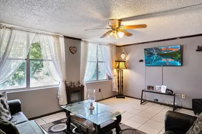 1067 W 43rd Place #68, Hialeah, FL 33012 - Photo 4