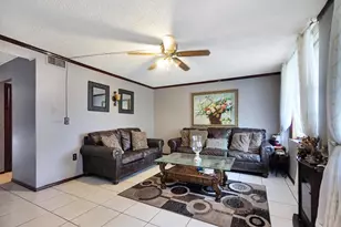 1067 W 43rd Pl, Hialeah, FL 33012 - Photo 2