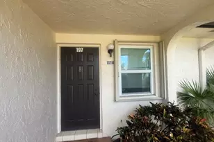 197 Lake Susan Ln, West Palm Beach, FL 33411 - Photo 2