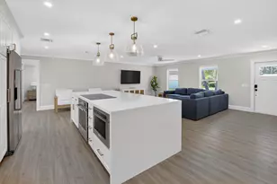 135 SE 28th Ct, Boynton Beach, FL 33435 - Photo 10