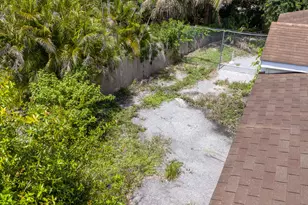 10105 SW Sandalfoot Blvd, Boca Raton, FL 33428 - Photo 22