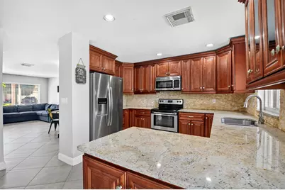 6233 Willoughby Circle, Lake Worth, FL 33463 - Photo 10