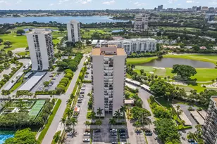 2425 Presidential Way, West Palm Beach, FL 33401 - Photo 10