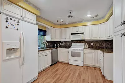 3145 NW 116th Avenue, Coral Springs, FL 33065 - Photo 10