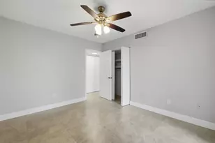 7980 N French Dr, Pembroke Pines, FL 33024 - Photo 28