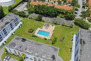 7980 N French Dr, Pembroke Pines, FL 33024 - Photo 32